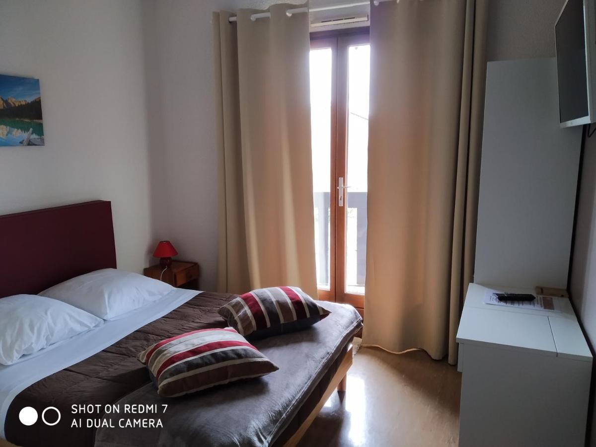Chalet Hotel Les Marmottes 2 Etoiles Nn Montferrier ภายนอก รูปภาพ